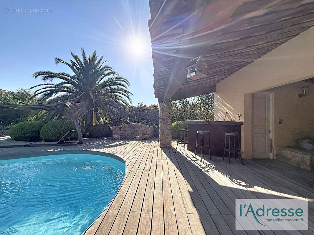 Propriété de caractère - 234 m² + 105 m² de volumes complémentaires dont un T2 indépendant - Piscine - Terrain 2600 m² - photo 12