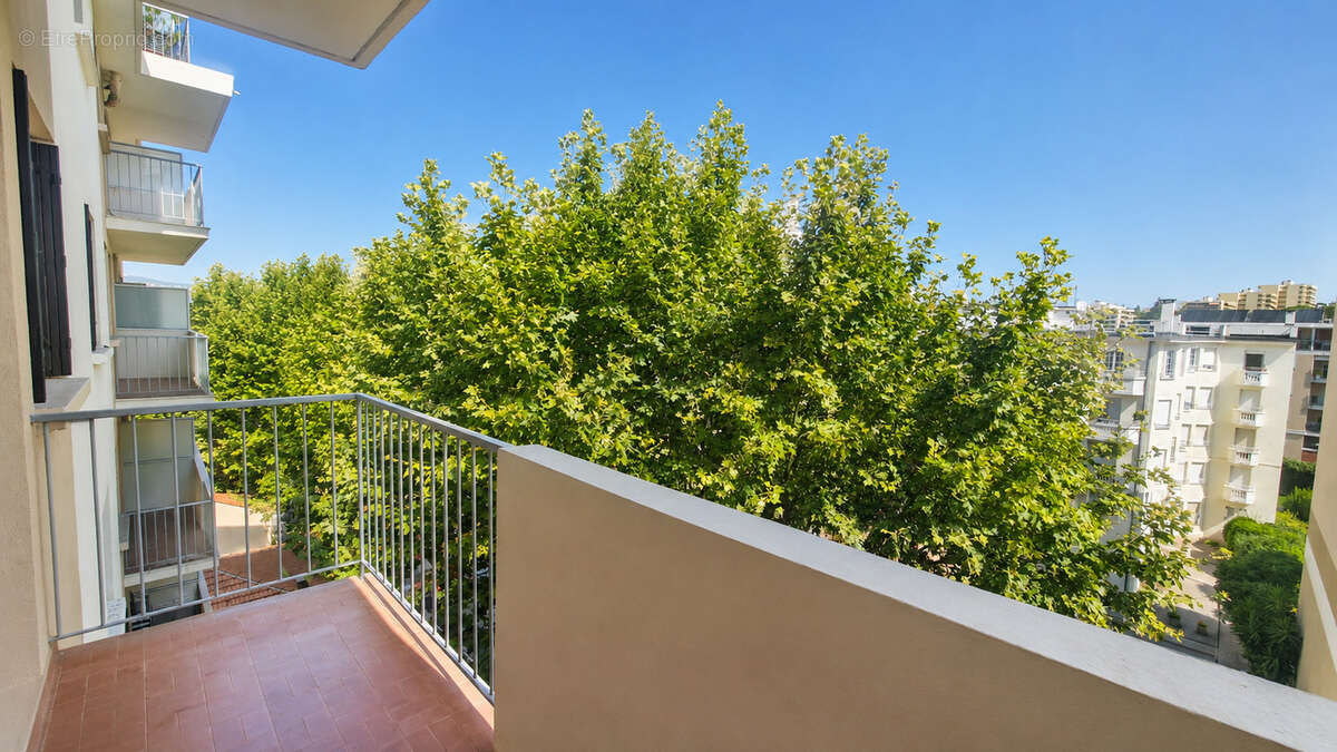 Juan les Pins F2 de 44.5 m2 + terrasse - photo 8