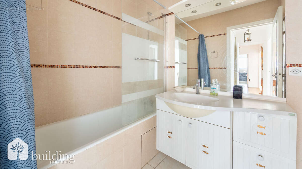 Appartement à COURBEVOIE