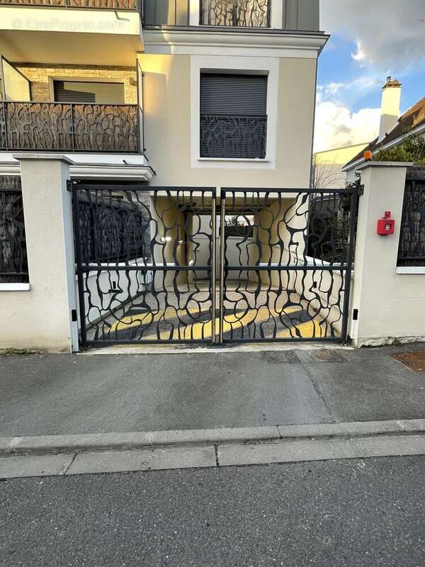 Parking à CHENNEVIERES-SUR-MARNE