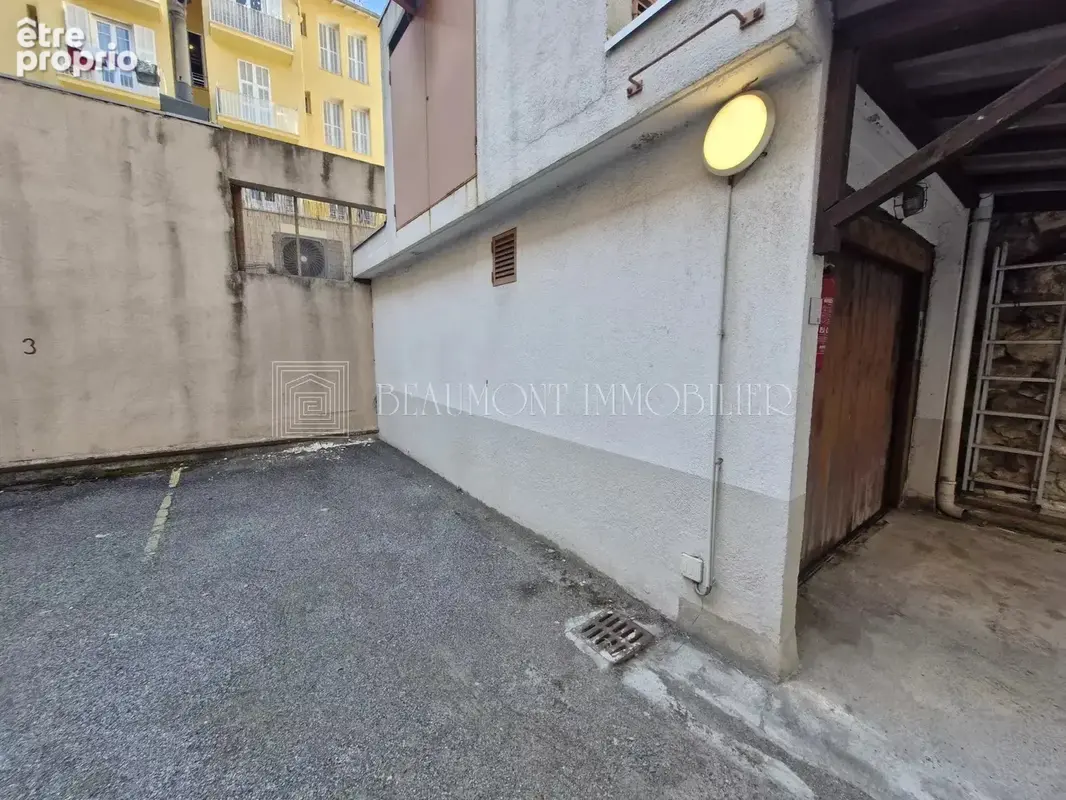 F1 étage élevé , Terrasse Parking à 2 pas de la Place Garibaldi - photo 10