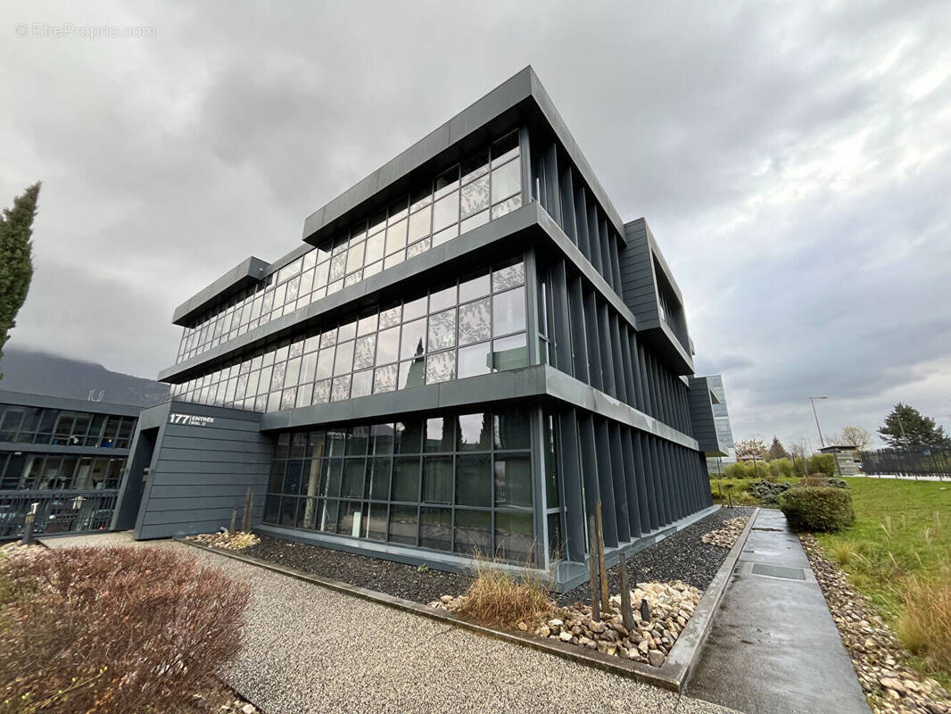 Commerce à CHALLES-LES-EAUX