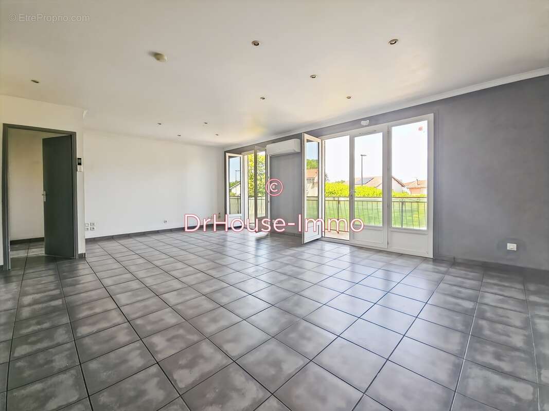 Maison à MONTROND-LES-BAINS