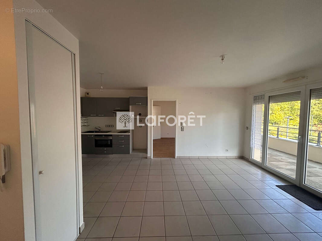 Appartement à EMERAINVILLE