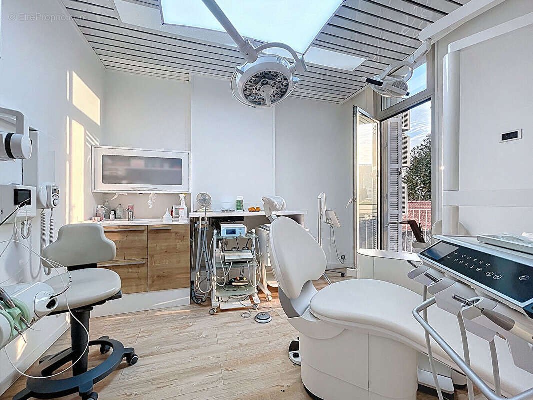 Commerce à MARSEILLE-8E