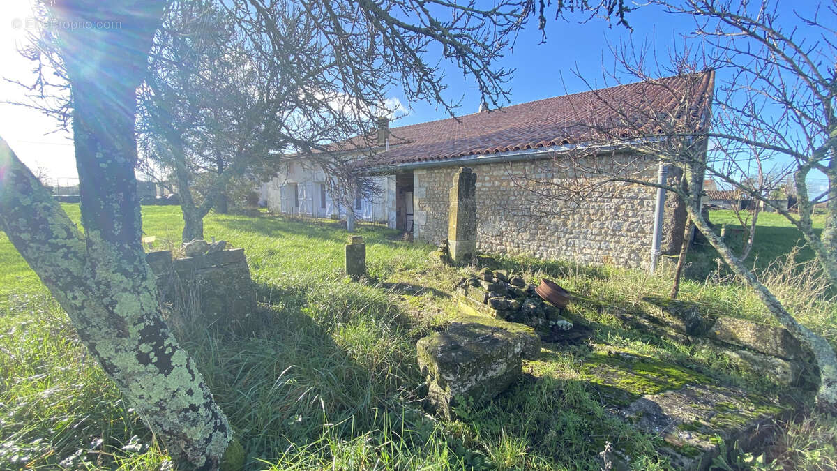 Maison à CHENAC-SAINT-SEURIN-D&#039;UZET