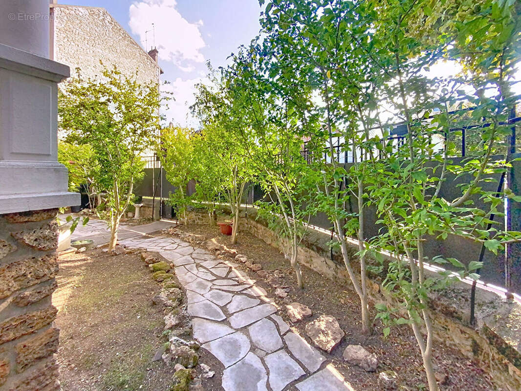 Maison à SAINT-MAUR-DES-FOSSES