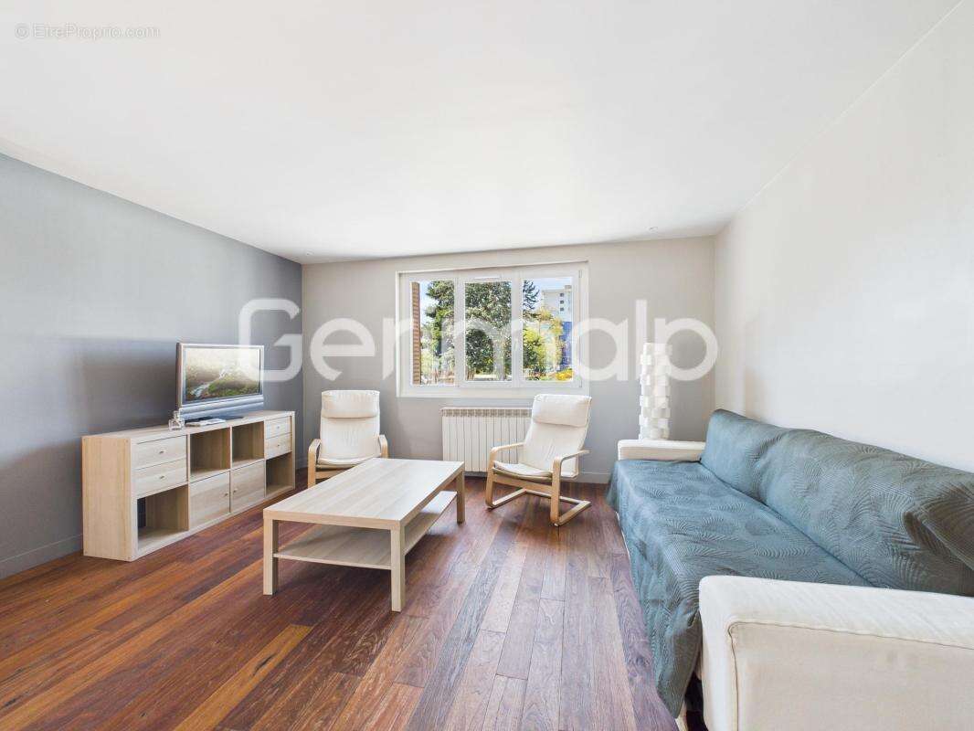 Vente - Appartement - 3 pièces + cuisine - 71 m² - 331 000 € - - photo 4