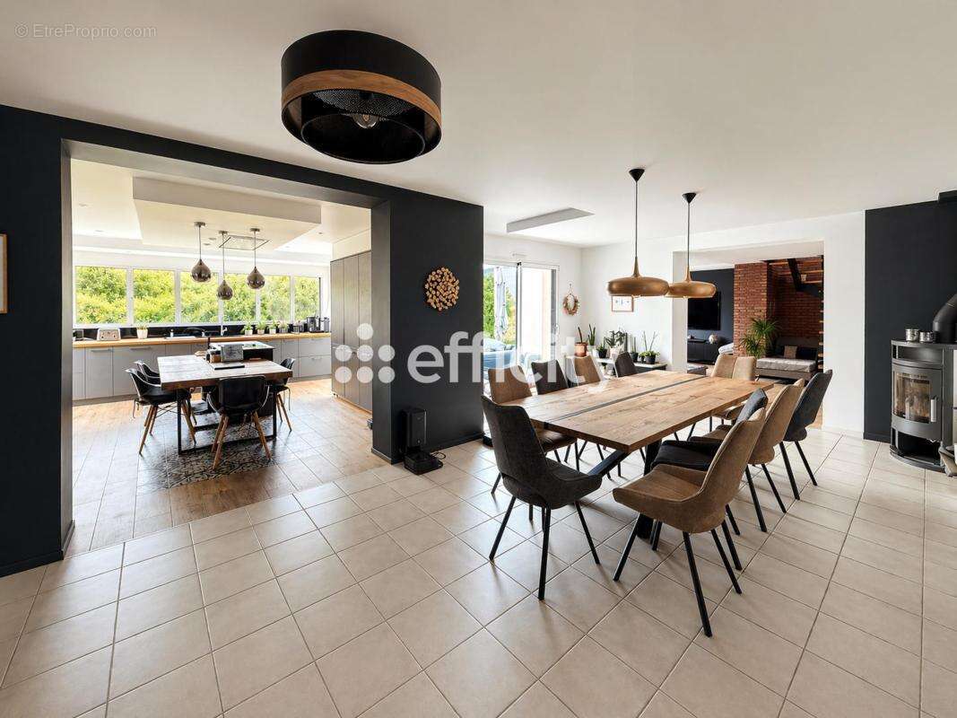 Maison 210 m² à Brece  - photo 3