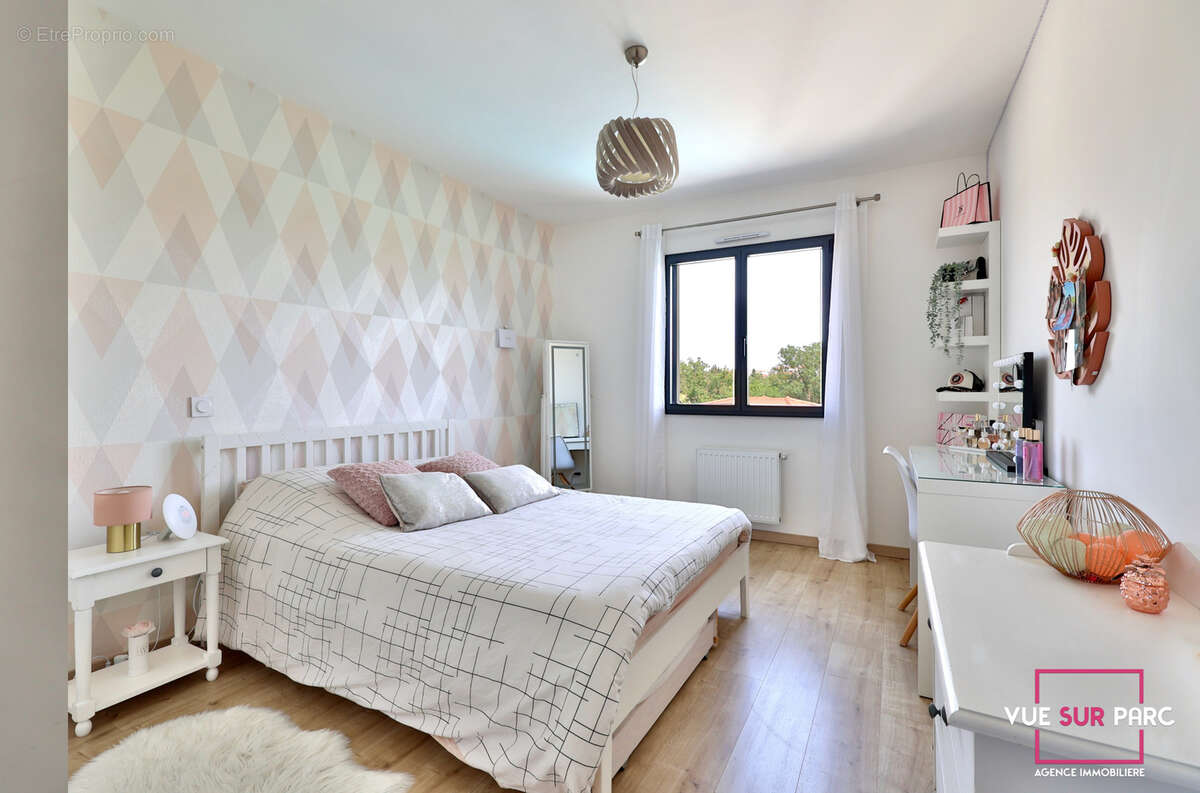 Maison à LA TOUR-DE-SALVAGNY