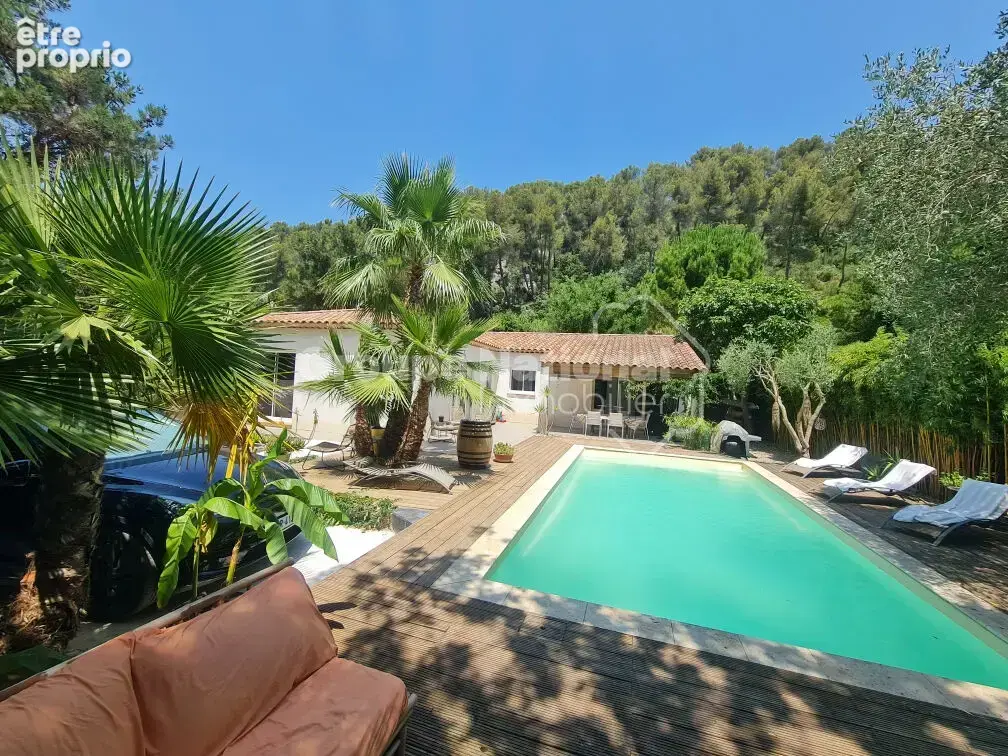 Villa T6 de 151 m² de plain pied sur 1000m² de terrain arboré avec une grande piscine à GEMENOS 13420 - photo 4