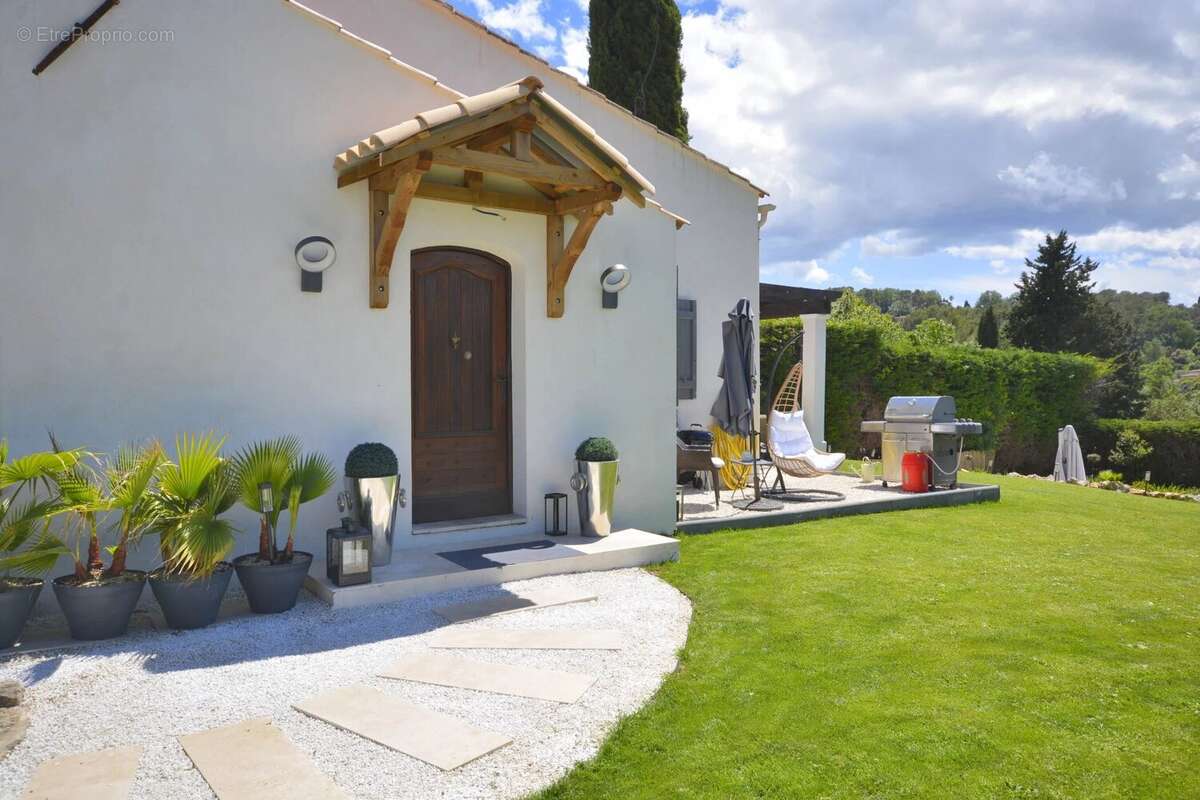 Maison à VALBONNE