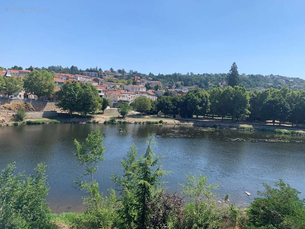 Appartement à SAINT-JUST-SAINT-RAMBERT