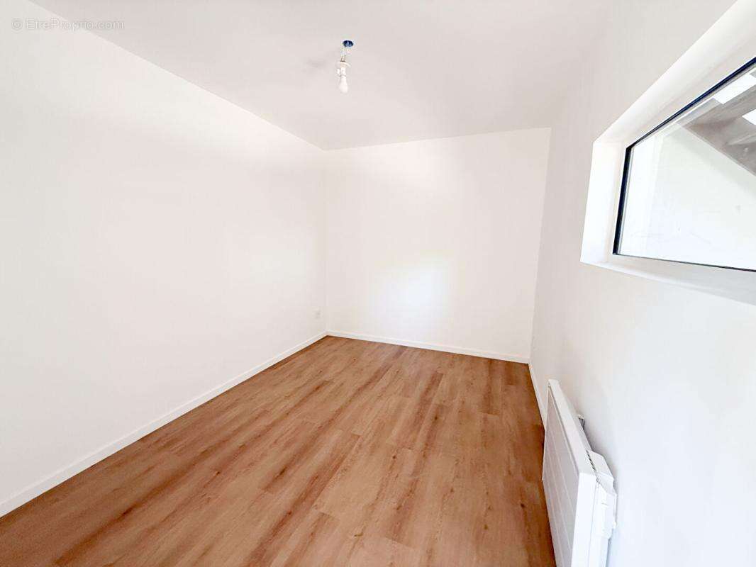 Local d'activité, 327M², bureaux, entrepôt, stationnement - photo 5