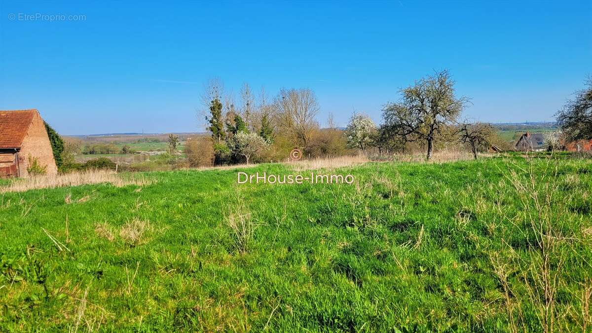Terrain à AMIGNY-ROUY