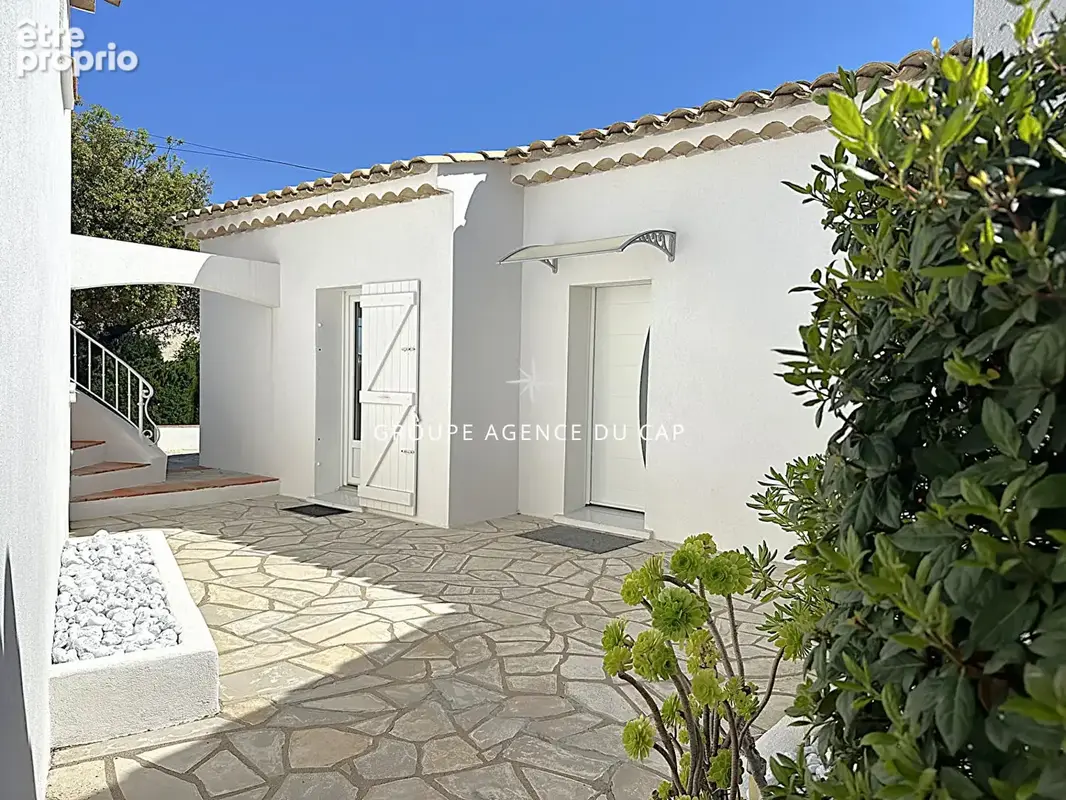 À vendre villa plain pied vue mer panoramique 3 chambres piscine garage à saint aygulf - photo 12