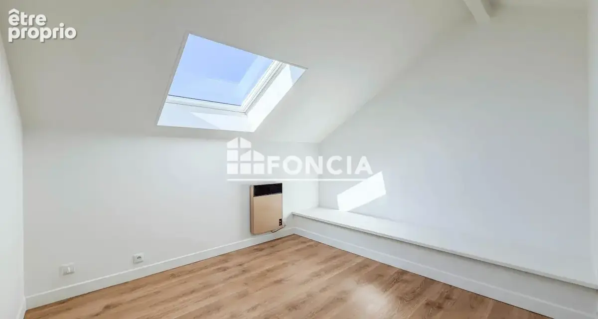 2 pieces en duplex au dernier etage avec box, a 10 min a pied de la gare - photo 4