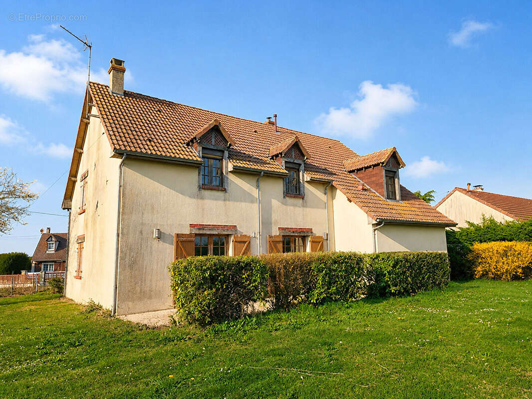 Maison à TREMBLAY-LES-VILLAGES