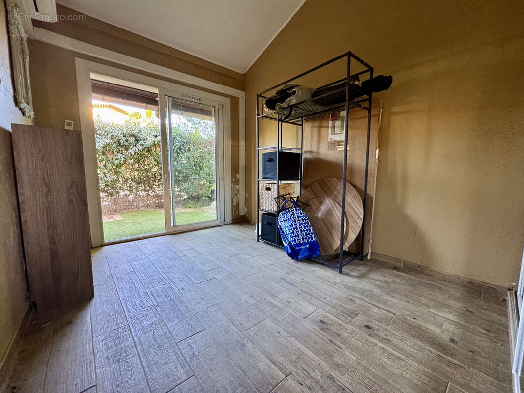 Appartement à LA LONDE-LES-MAURES