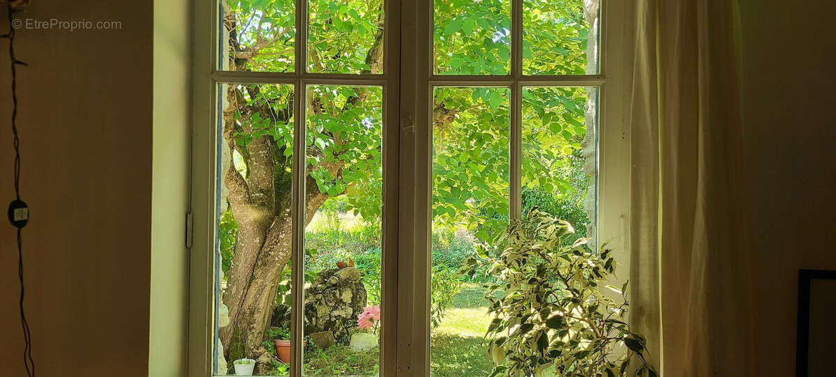 Propriété en pierre à rénover ? beau potentiel et environnement verdoyant à fauroux - photo 12