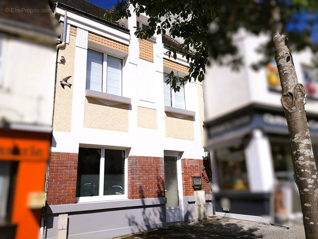 Maison à COURVILLE-SUR-EURE