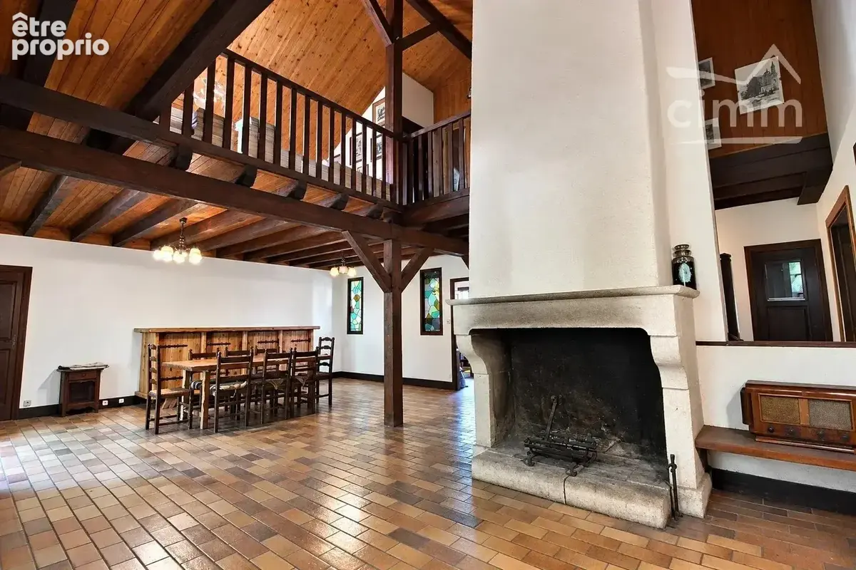À vendre – Maison de caractère avec piscine, terrain de 2 090 m² et nombreuses dépendances à Saint-Vincent-de-Mercuze - photo 3