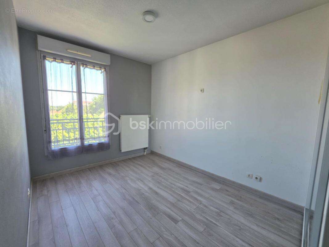 Appartement à VAUJOURS