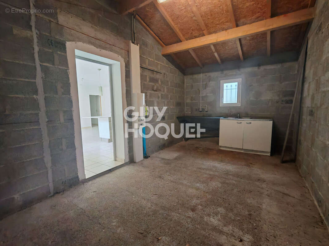 EXCLUSIVITÉ - Charmante maison de plain-pied de 2014 avec 3 chambres et garage à MONTEUX - photo 10