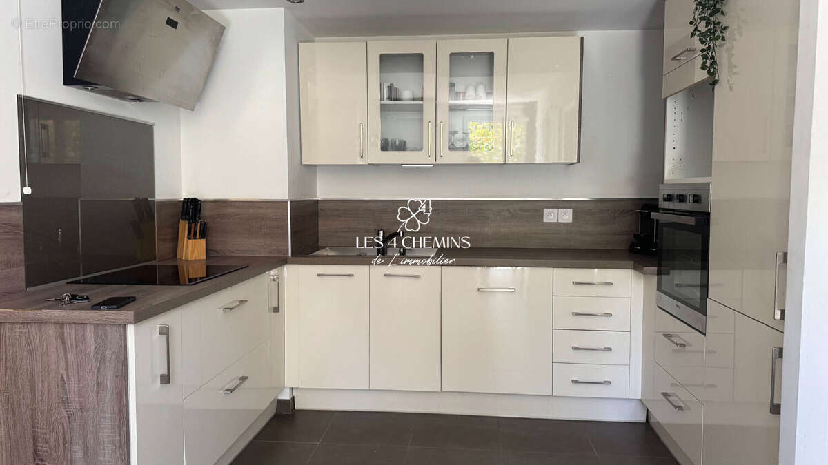 Appartement à CHATEAUNEUF-LE-ROUGE