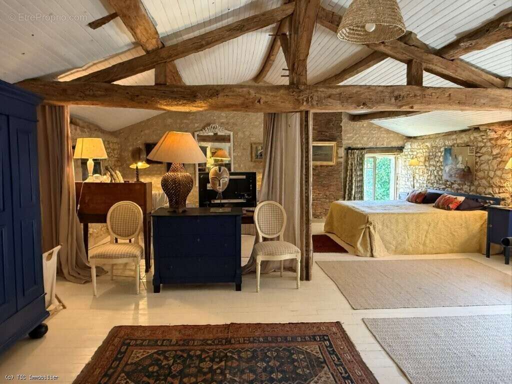 Maison à CHAMPAGNE-MOUTON