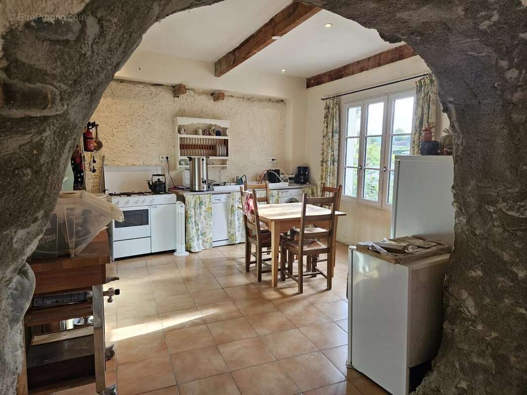 Maison à LABATUT-RIVIERE