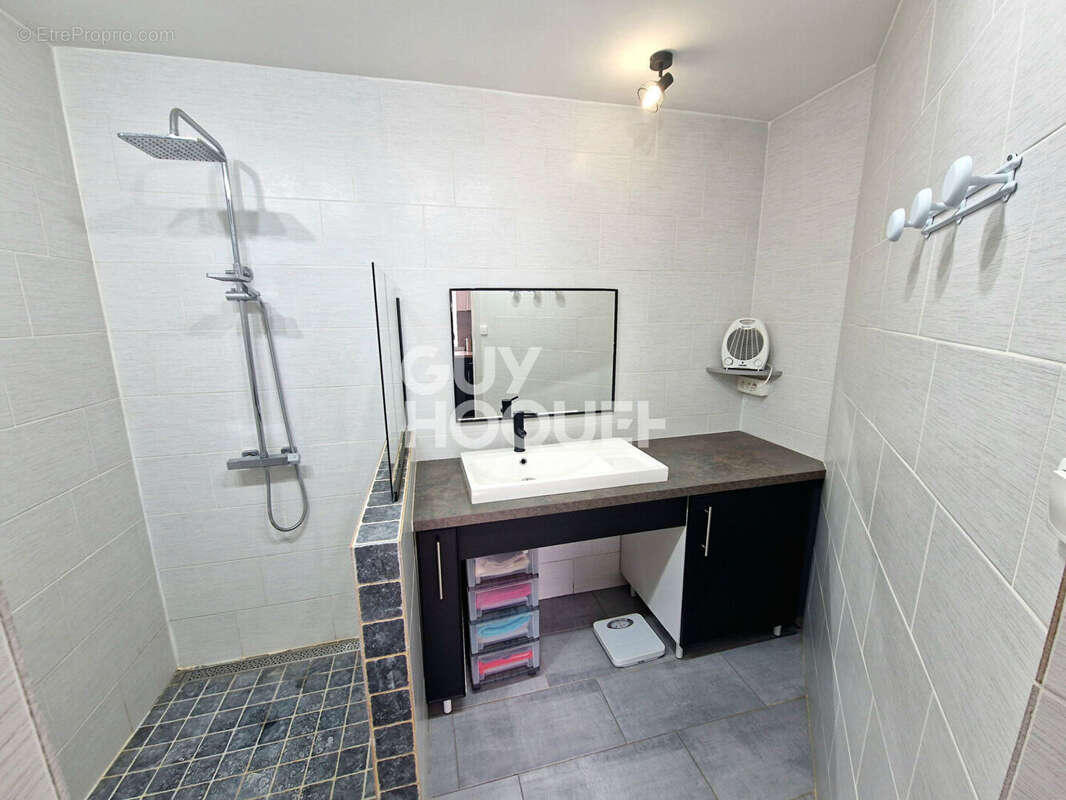 Maison à CRECY-SUR-SERRE