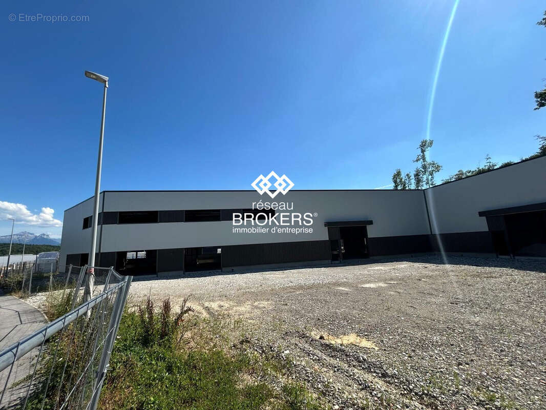 Commerce 315 m² à Allonzier-La-Caille  - photo 3