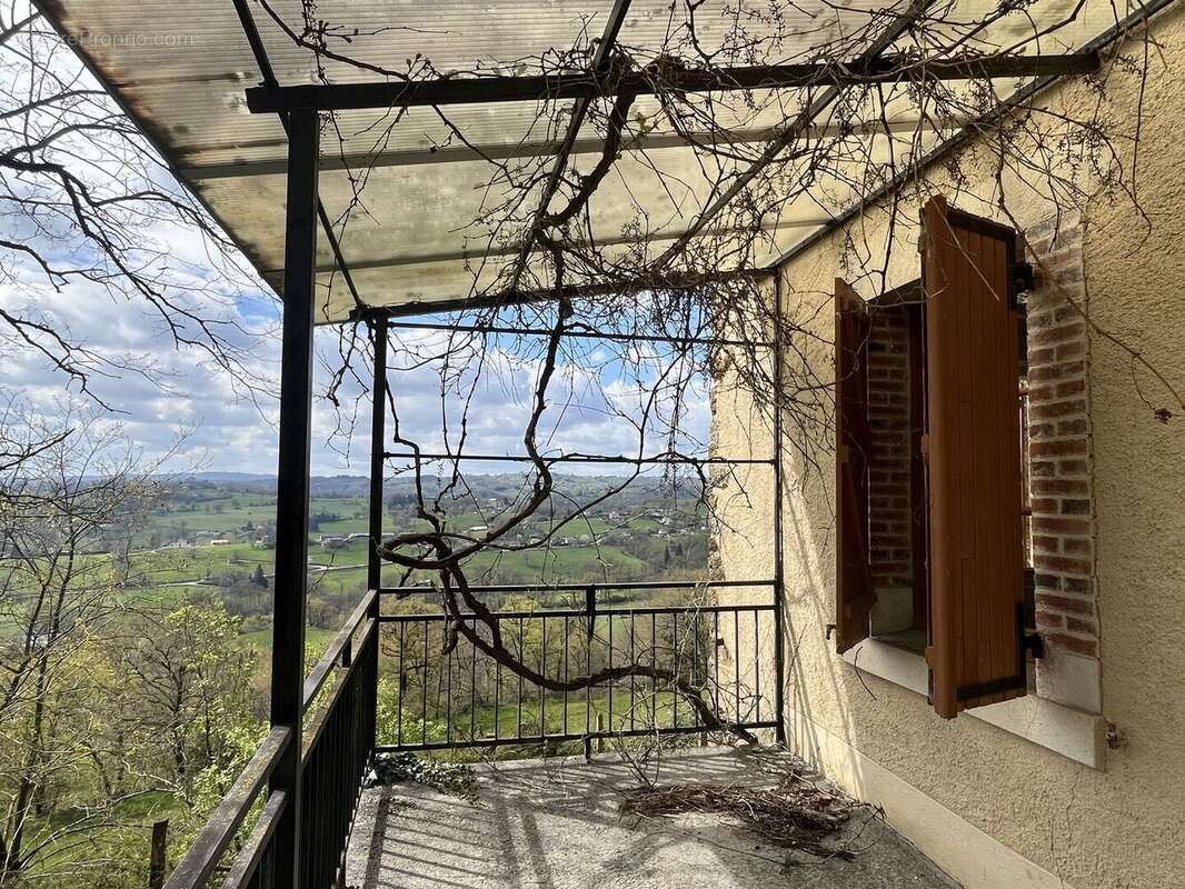 Terrasse - Maison à BAGNAC-SUR-CELE