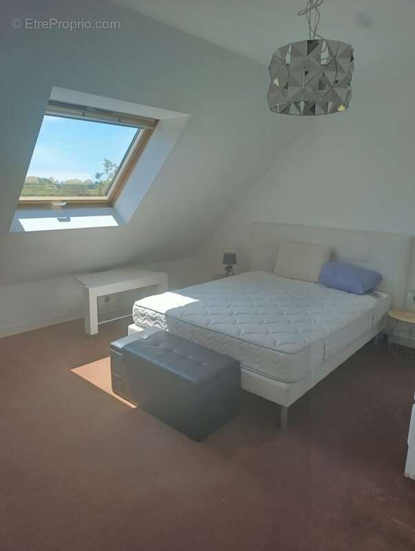 Chambre confortable et baignée de lumière - Appartement à SAINT-NAZAIRE