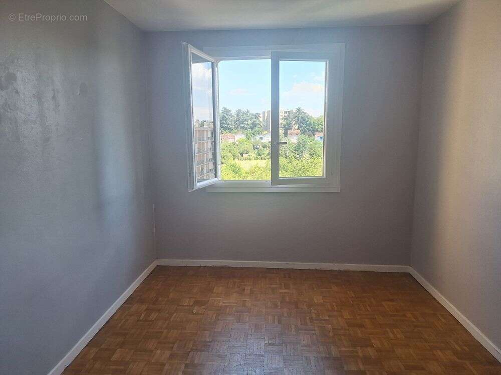 Appartement 80 m² à Sainte-Foy-Les-Lyon  - photo 8