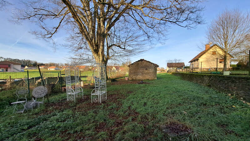 Maison à COMBEAUFONTAINE