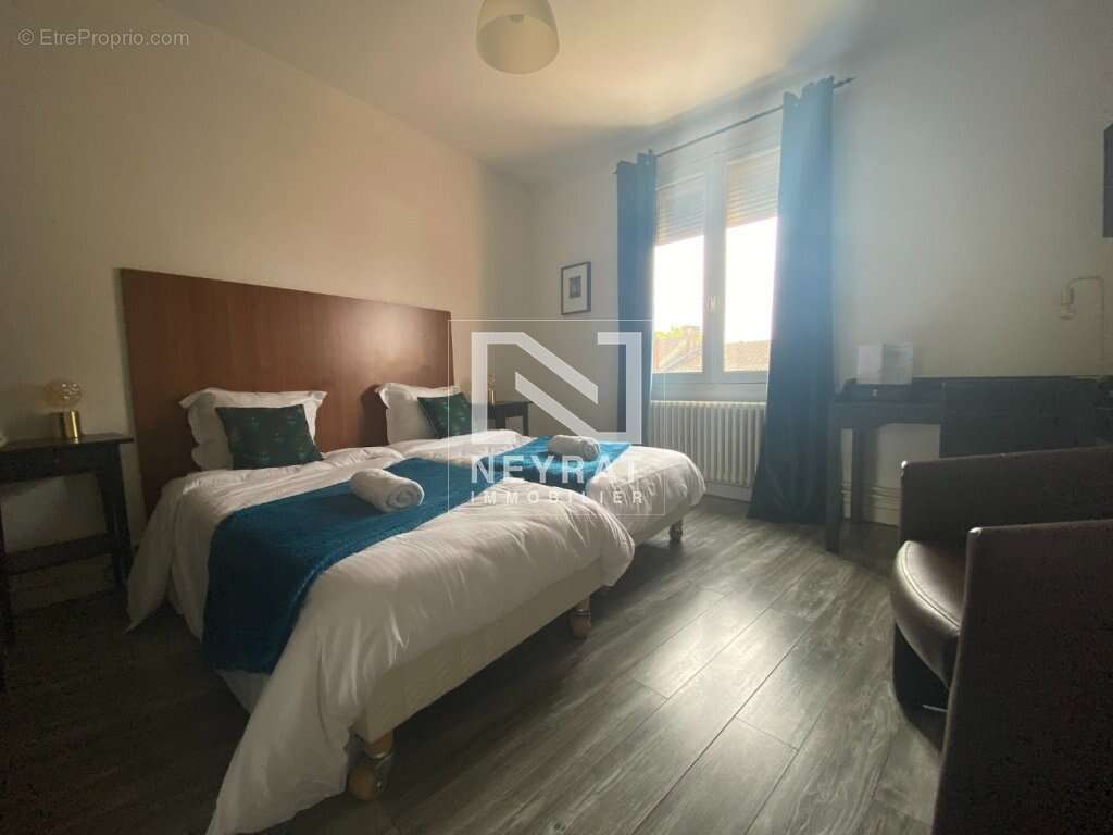 Commerce à PARAY-LE-MONIAL