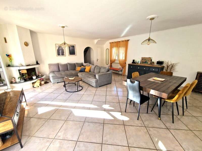 Maison à SAINT-LAURENT-DU-VAR