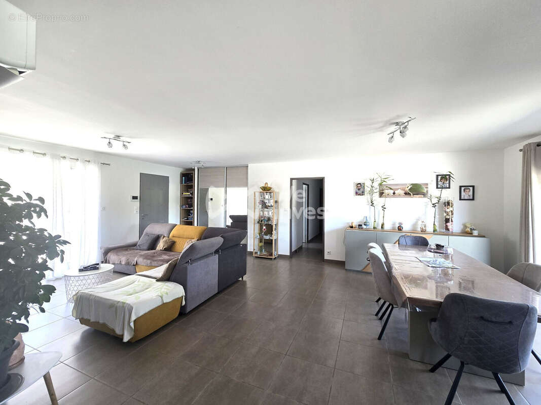 Maison 110 m² à Angeville  - photo 8