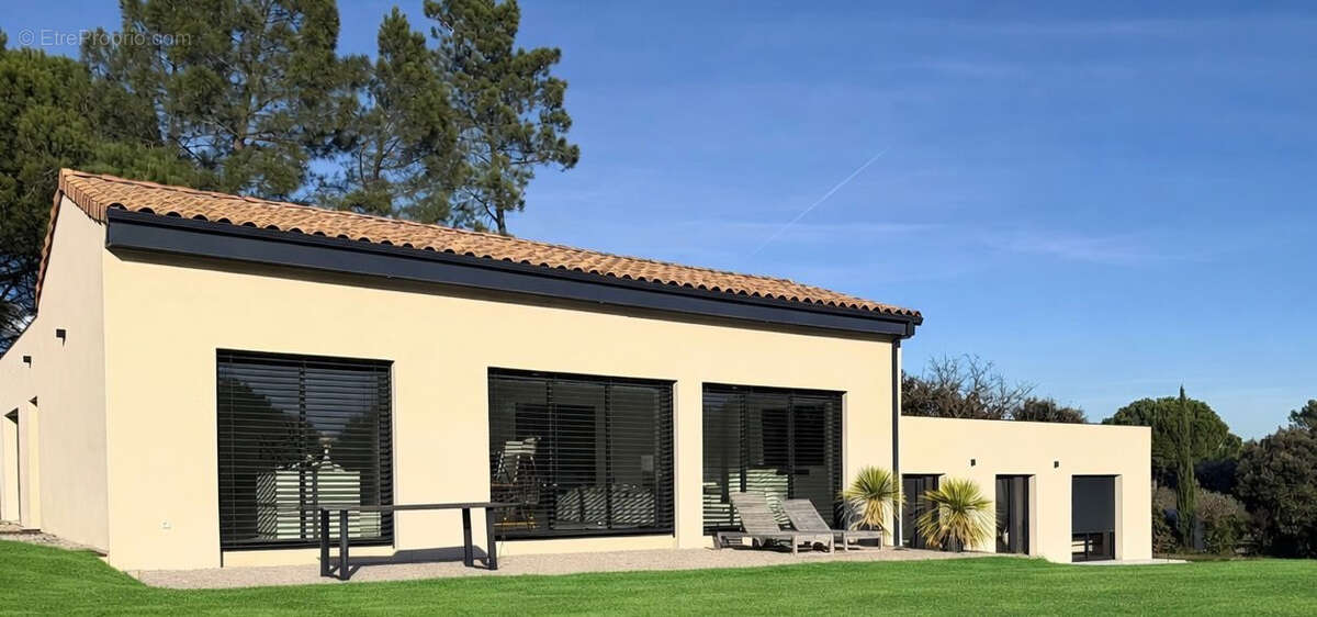 Maison à SUZE-LA-ROUSSE