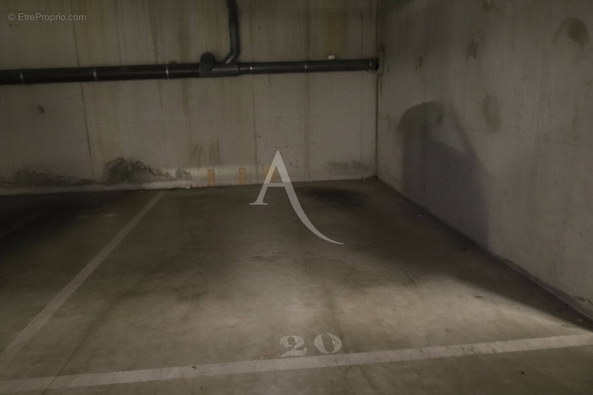 Parking à ROMAINVILLE