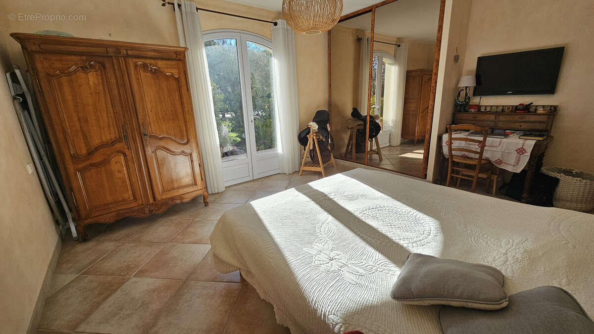 Maison à BAGNOLS-EN-FORET