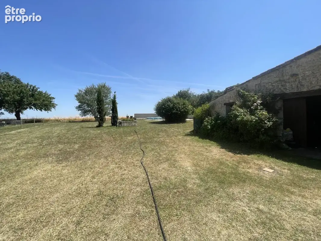 Maison de caractère avec  6 chambres, piscine et bel espace extérieur - photo 17