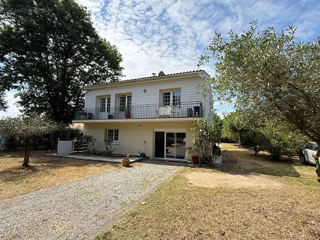 Maison à SAINTES