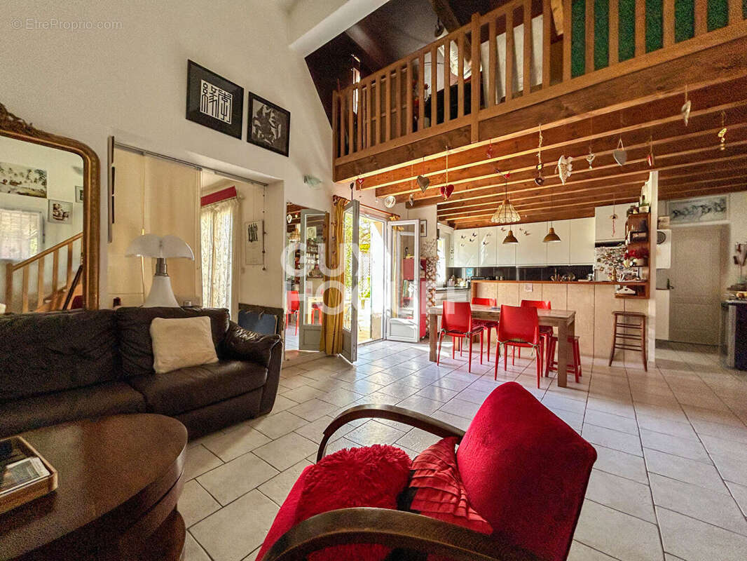 Maison à L'ISLE-SUR-LA-SORGUE