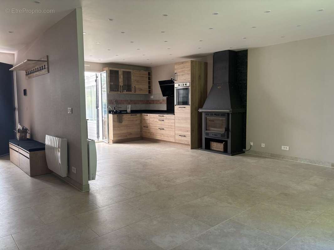 Photo séjour + cuisine - Maison à GUIGNES