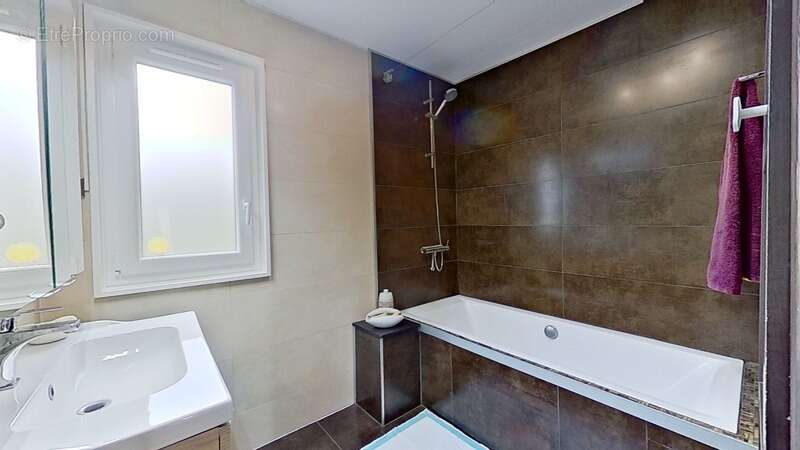 Maison à SAINT-JULIEN-SUR-VEYLE