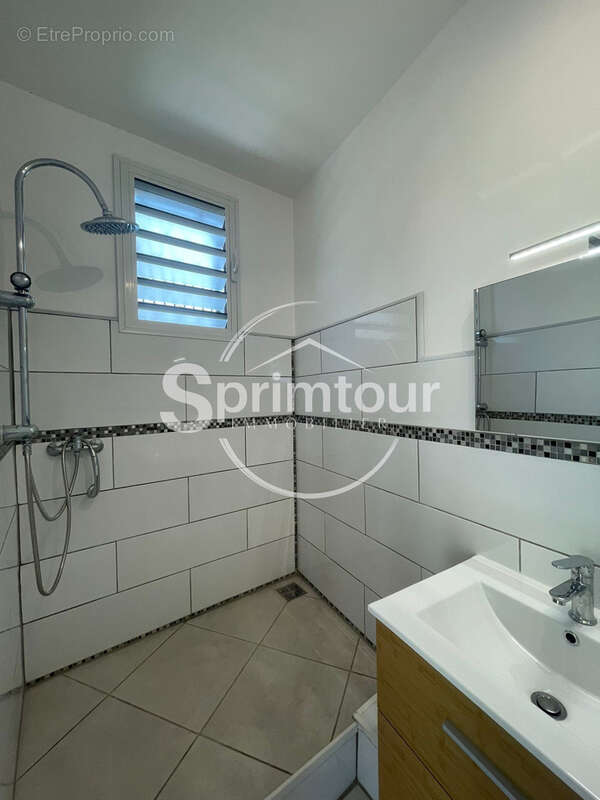 Maison familiale de 4 chambres avec T2 indépendant et garage sur un terrain clôturé - photo 24