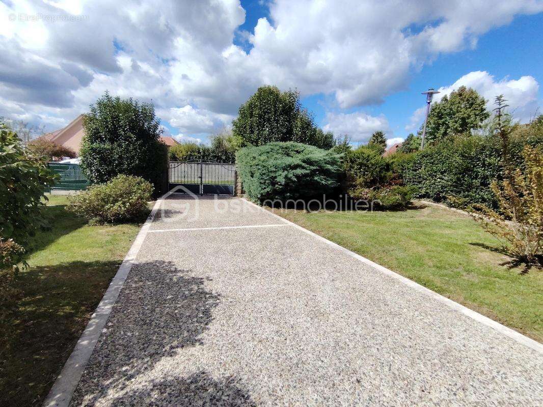 Maison à SERRES-CASTET